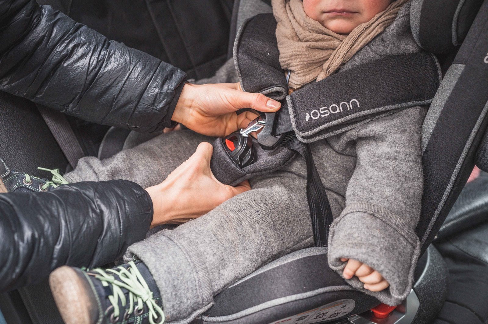 Kindersitz Osann Swift360 - flexibel wie ein Schweizer Messer 10 Zum Anschnallen kann der Kindersitz Osann Swift360 gedreht werden