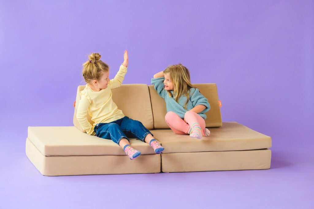 Das Funzy ist ein modulares Spielsofa für Kinder