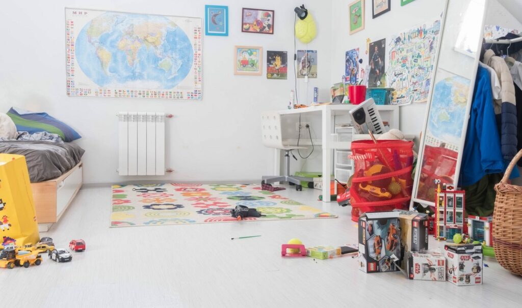 kinderzimmer mit spielsachen