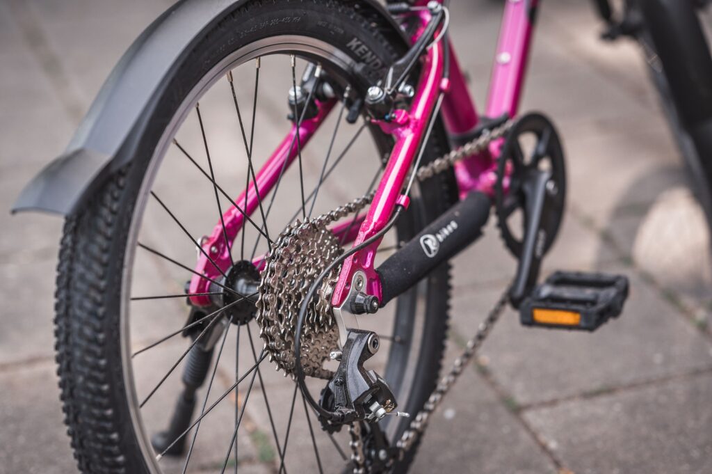 8 Gänge und superleicht - das KUbikes 20S Kinderfahrrad 7 Viele Gänge gibt es beim KUbikes 20S