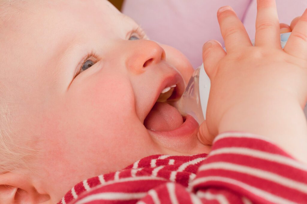 Die Pflege der Zähne von Kindern beginnt mit dem ersten Milchzahn