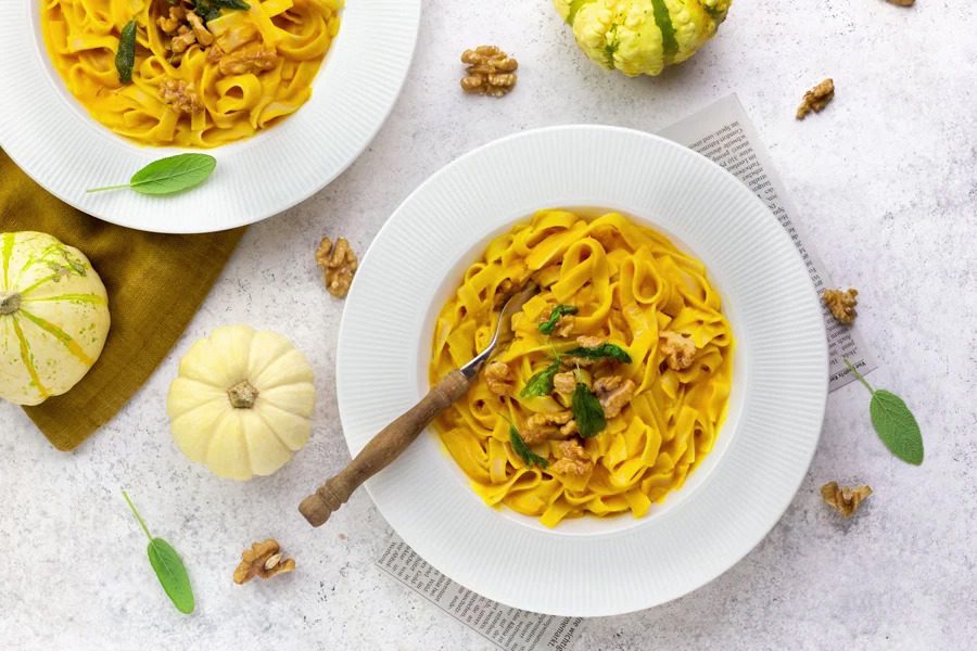 Rezept des Monats 10.22: Kürbispasta mit Salbei und Walnüssen 6 Daddylicious Rezept des Monats Oktober 2022: Kürbispasta mit Salbei und Walnüssen