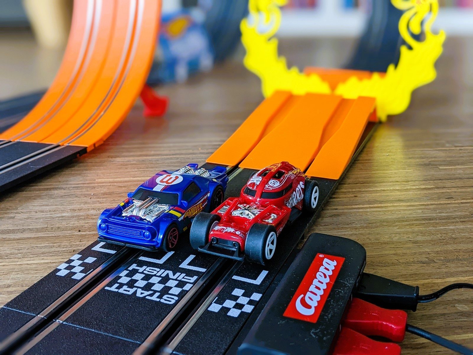 Heiße Räder auf der Rennbahn - Carrera GO!!! Hot Wheels 6,4 - Daddylicious