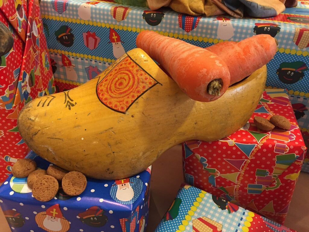 Panettone, Essiggurken und Wings - besondere Weihnachtstraditionen 6 saint nicholas g0c396c34f 1920