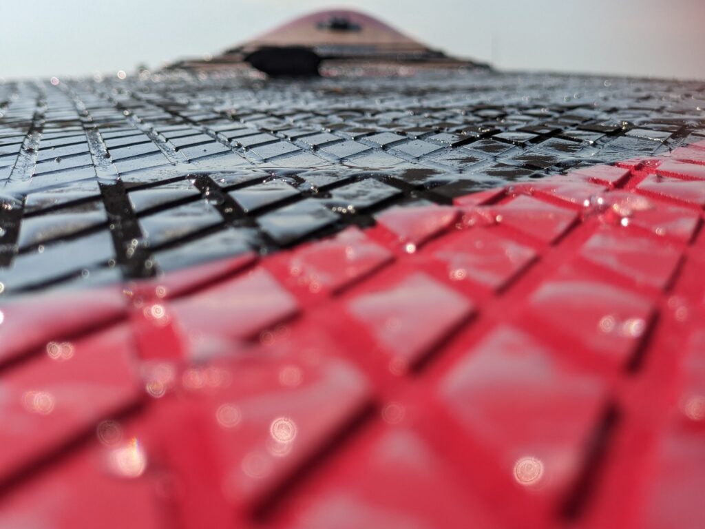 AHOI: Stand-Up-Paddle-Board CHAC von CALA Boards im SUP-Test 10 cala boards deckpad