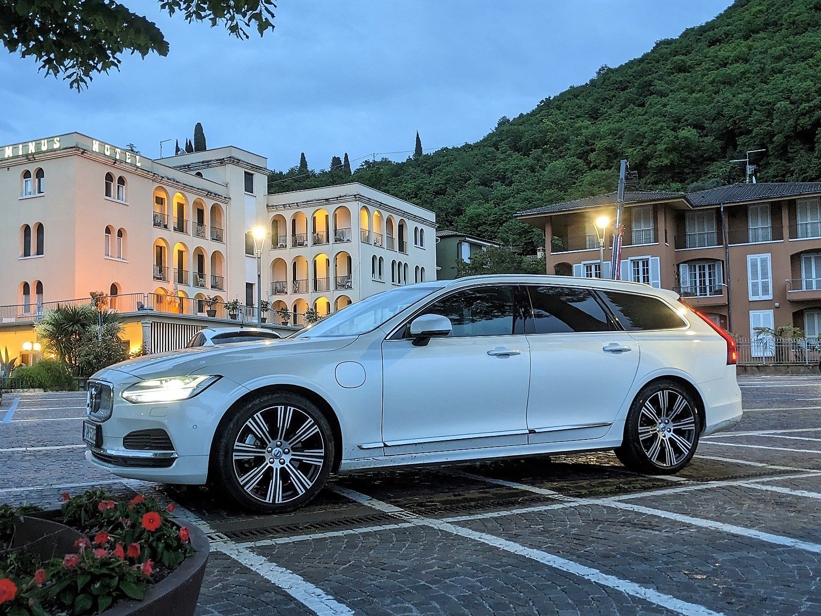 Testfahrt mit dem Volvo V90 Recharge (2023) am Gardasee