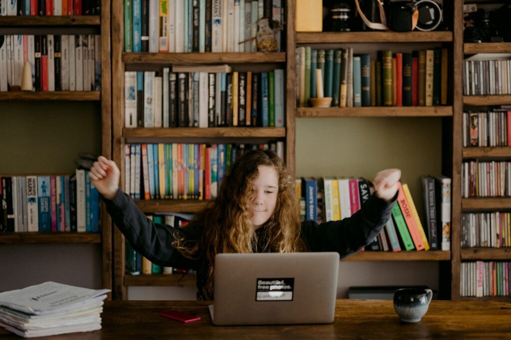 Von wegen Giftblätter - Das Zeugnis als Lerninstrument für Familien 6 annie spratt 4 4WPFLVhAY unsplash