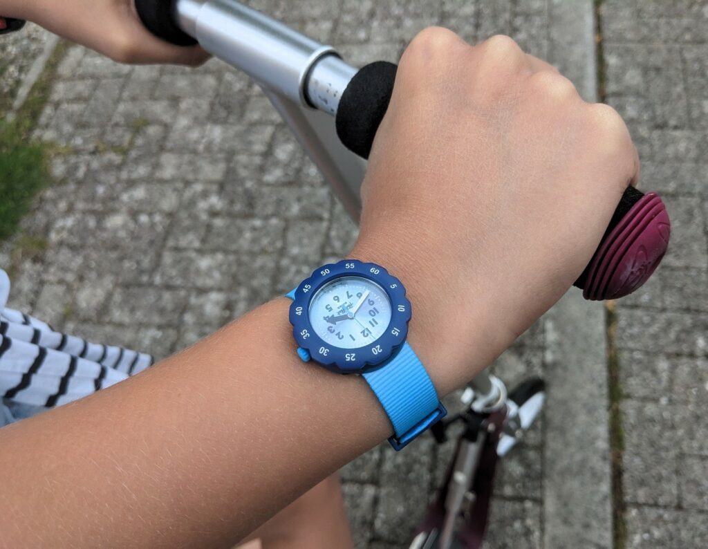 Zeiger für Zeiger, Minute für Minute - So lernen Kinder die Uhrzeit 6 flik flak kinderuhr shades of blue