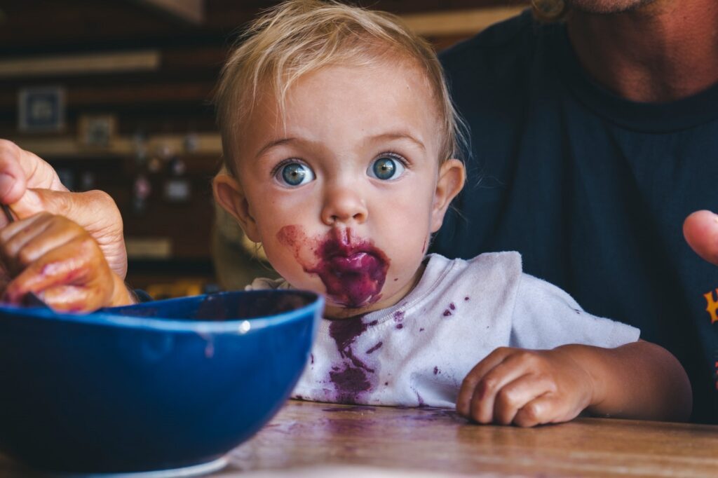 Baby Led Weaning - Was ist die selbstbestimmte Babyernährung? 8 derek owens C5QEw6UXdSA unsplash