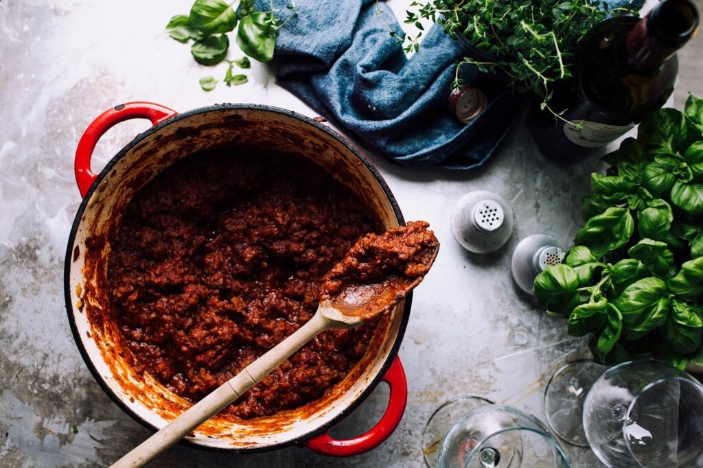 Rezept des Monats 08.23: Vegane Lasagne Bolognese 6 food photographer jennifer pallian 6S27S6pZ6o0 unsplash
