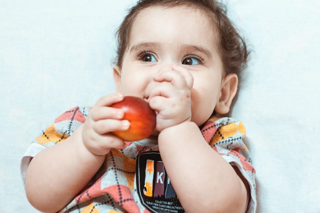 Baby Led Weaning - Was ist die selbstbestimmte Babyernährung? 9 hessam nabavi 0c TaVKZtQw unsplash