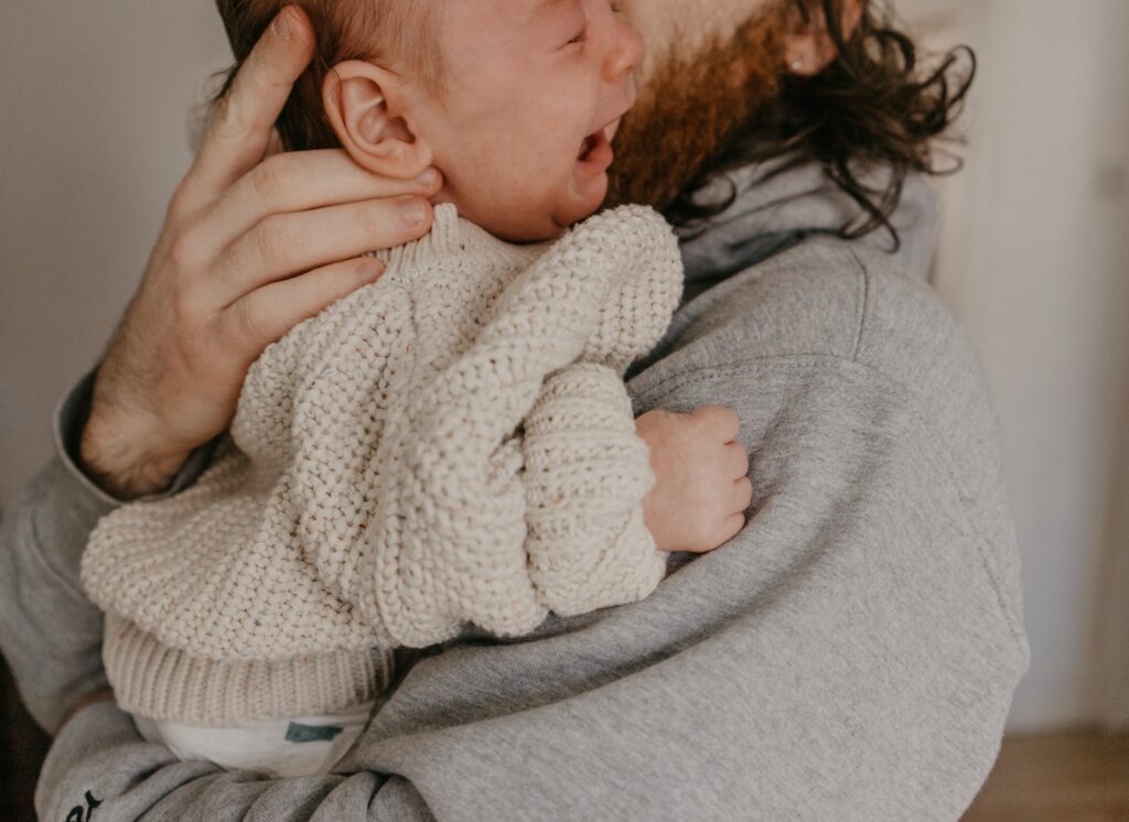 Tipps der Kinderärztin - Darum ist Körperkontakt mit Babys so wichtig 6 Körperkontakt der Eltern mit dem Kind ist ein wichtiger Bestandteil des Aufwachsens
