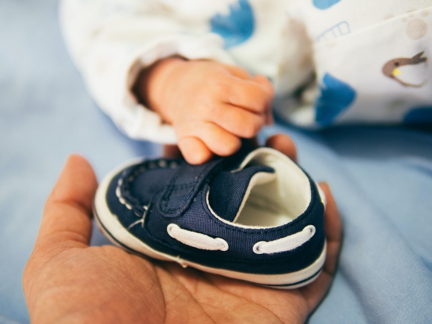 Wichtige Tipps, die man beim Kauf von Kinderschuhen beachten sollte 7 aditya romansa 4ZuX 5U6xTs unsplash
