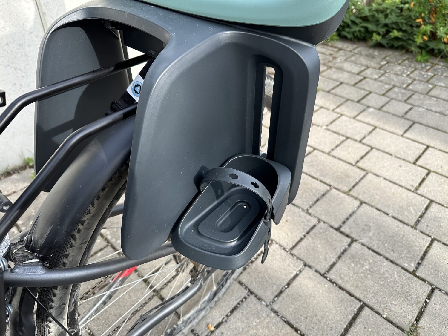 bobike Go Maxi Reclinable – First Class in der zweiten Reihe 10 bobike Go Maxi Carrier Reclinable fussrasten