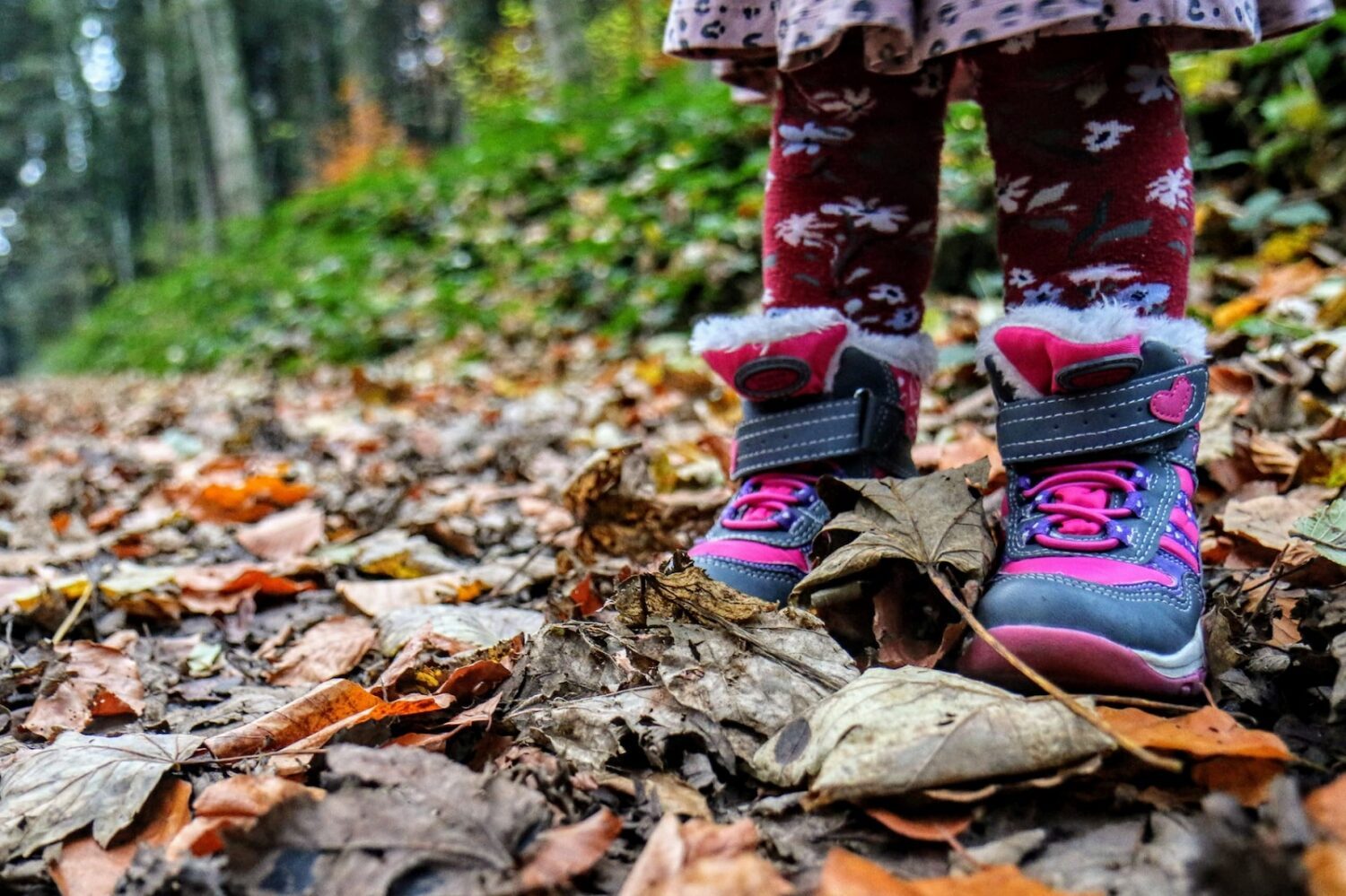 Wichtige Tipps, die man beim Kauf von Kinderschuhen beachten sollte 8 Kinderschuhe dürfen bunt sein, sollten aber sorgfältig ausgewählt werden