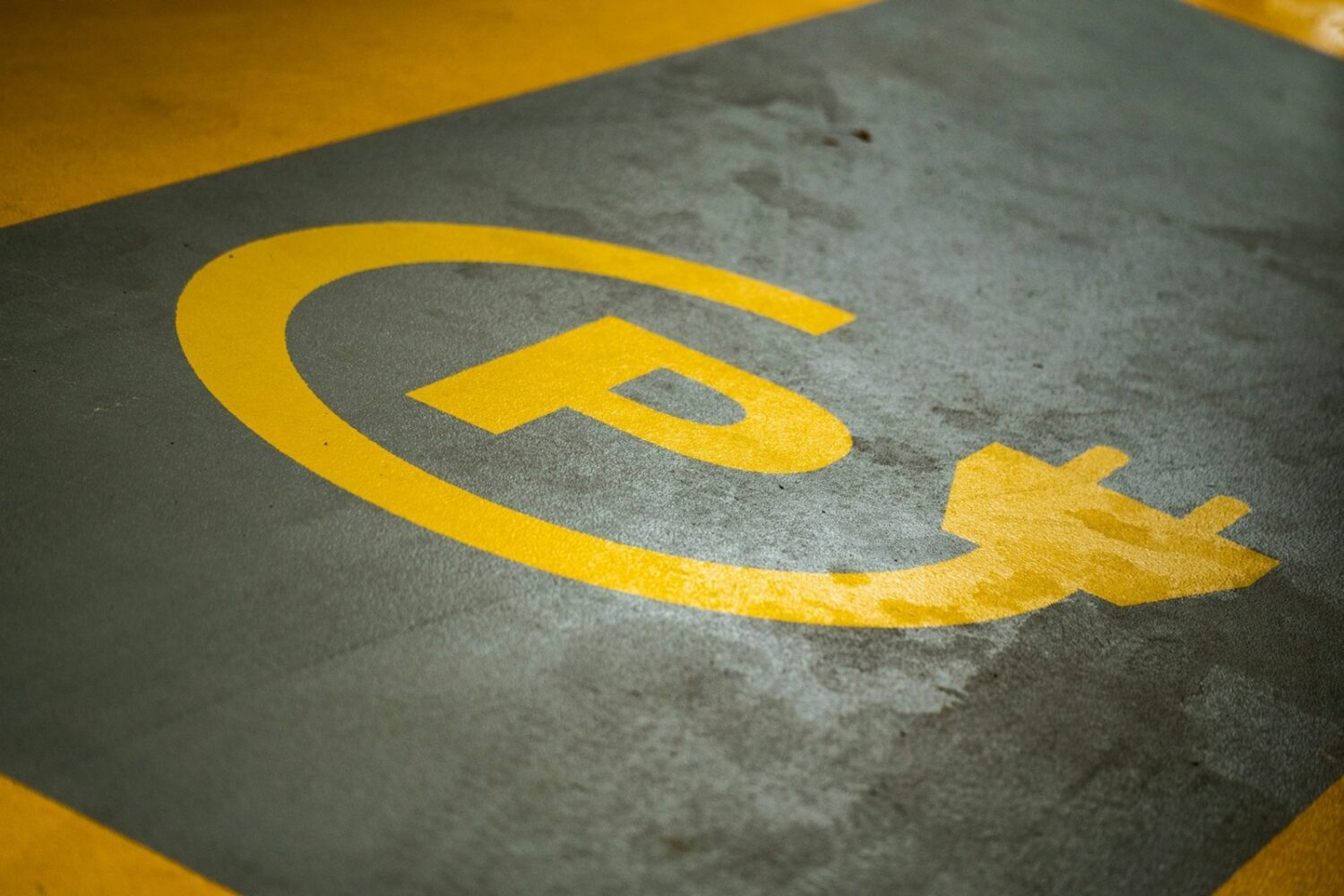 Die Entscheidung zwischen Verbrenner und E-Auto als Familienauto 7 michael fousert XRx5tcRsHEU unsplash
