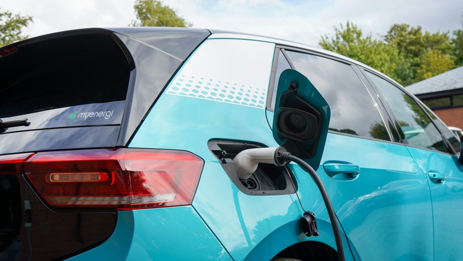 Die Entscheidung zwischen Verbrenner und E-Auto als Familienauto 6 Verbrenner oder E-Auto - Eine zukunftsweisende Entscheidung auch für Familien