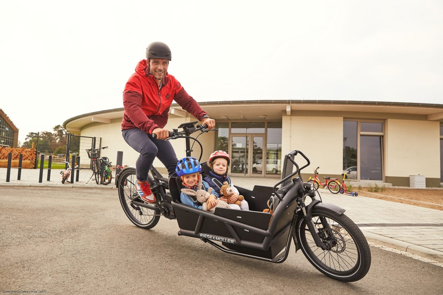 Möglichkeiten für den Kindertransport mit dem Fahrrad - Safety first! 6 Mit einem Lastenrad gelingt der Kindertransport mit dem Fahrrad sogar doppelt