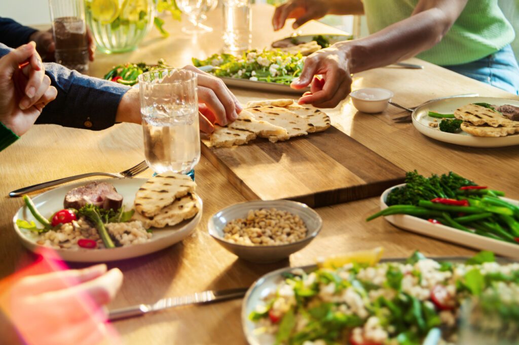 Gemüse ohne Meckern - HelloFresh & Acker e.V. bringen 6 leckere Gerichte auf Kinderteller 6 Hello Fresh liefert Kochboxen und fördert damit die Zubereitung gesunder und frischer Gerichte.