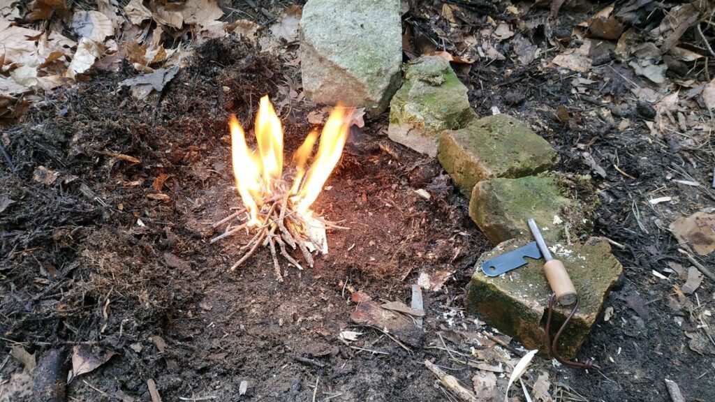 10 Spiele im Wald, die deine Kinder lieben werden 8 kleines lagerfeuer