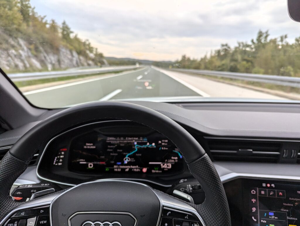 Testfahrt mit dem Audi A6 Avant 55 TFSI quattro - Im Familienkombi nach Kroatien 9 audi a6 avant 55 TFSI S line head up display