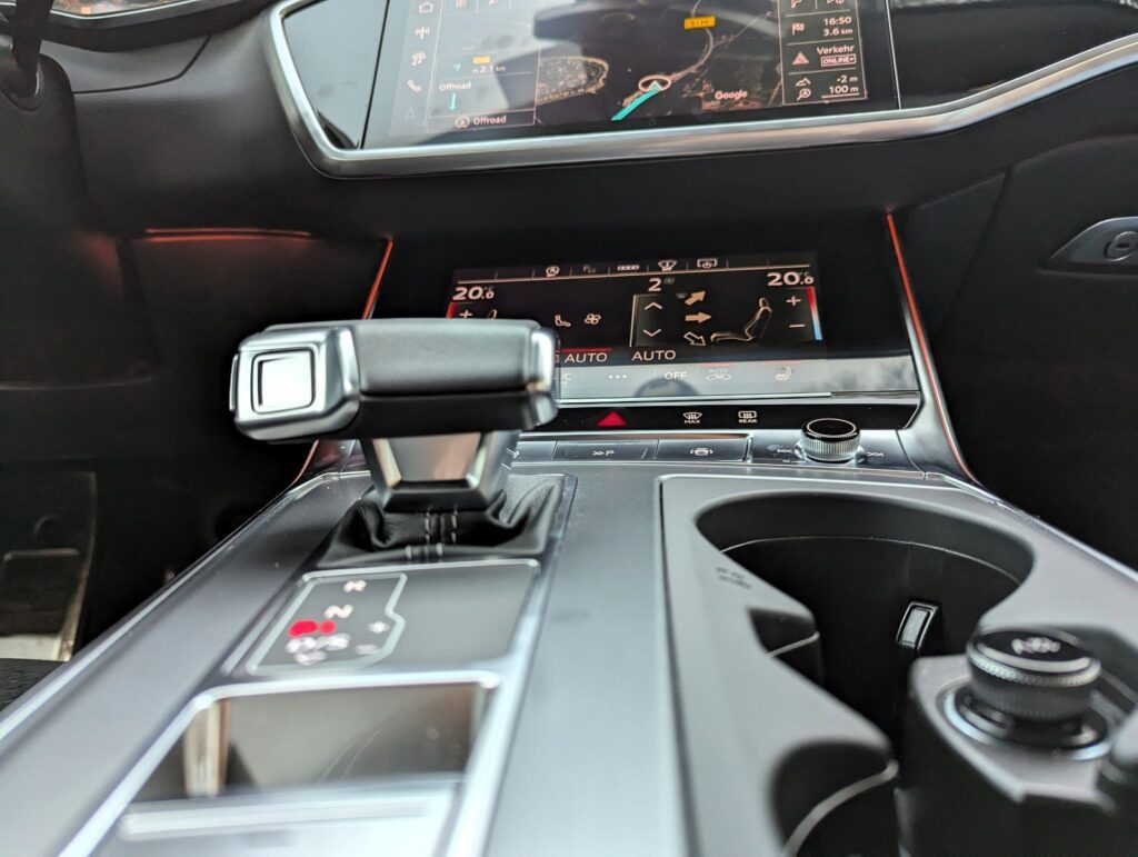 Testfahrt mit dem Audi A6 Avant 55 TFSI quattro - Im Familienkombi nach Kroatien 13 audi a6 avant 55 TFSI S line mittelkonsole
