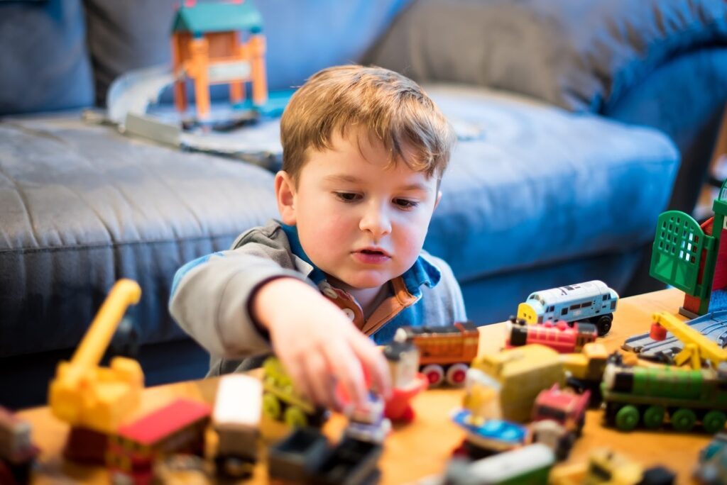 Wir haben Tipps, wie ihr mit euren Kindern Spielzeug ausmisten könnt