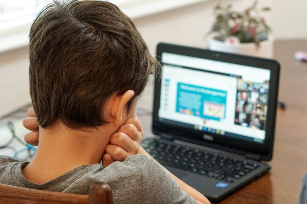Wie das Internet ein sicherer Ort für Kinder wird 6 thomas park 6MePtA9EVDA unsplash 2