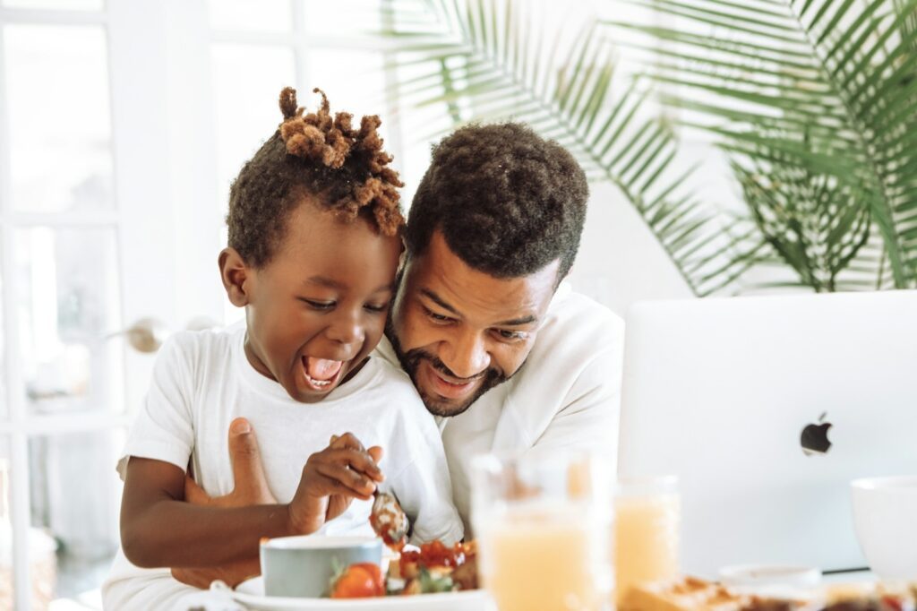 Selbstgemacht statt fertig gekauft - gemeinsames Kochen verbindet und ist gesund 6 Mit Kindern zu Kochen ist ein großer Spaß