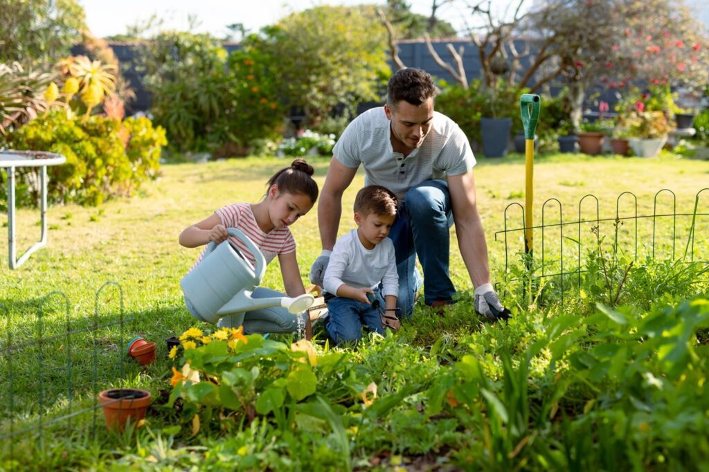 Papa, was wächst denn da? – Wie gemeinsames Gärtnern mit Kindern Zeit schenkt, Wissen vermittelt und richtig Spaß macht 6 Gemeinsames Gärtnern ist ein Spaß für die ganze Familie