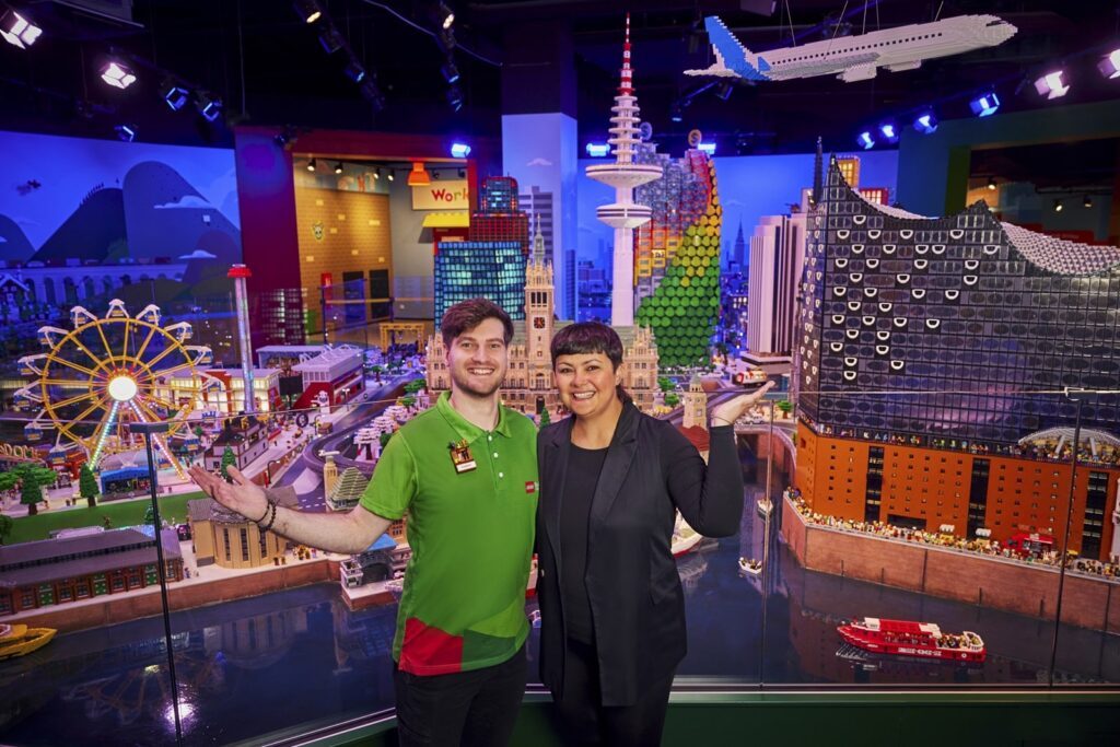 Baustein-Boom in der Hafencity Hamburg - Das LEGO Discovery Centre öffnet die Tore 9 LEGO DC HH MINIWORLD Eroeffnung 2 min