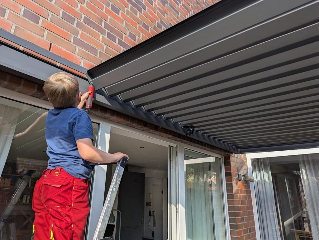 Dach über dem Kopf - Mit der Pergolux Pergola S3 nun auch auf der Terrasse 14 pergolux pergola lamellen min