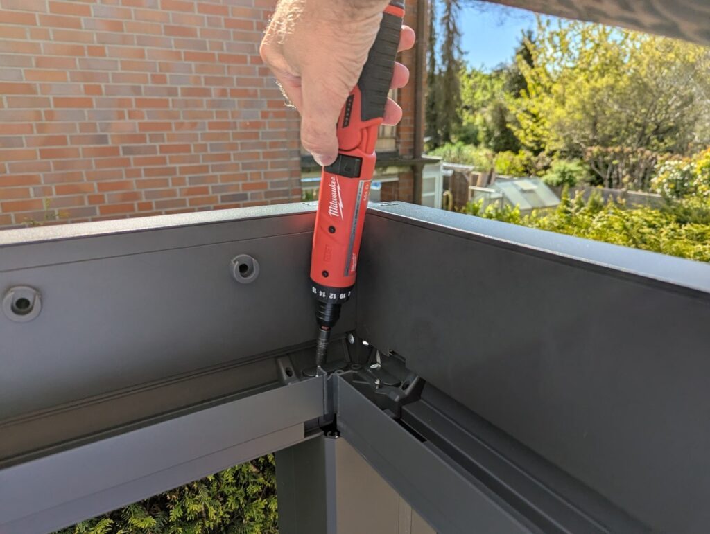 Dach über dem Kopf - Mit der Pergolux Pergola S3 nun auch auf der Terrasse 18 pergolux pergola schrauben min