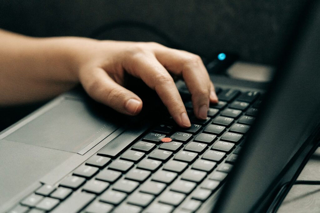 „Papa, was ist eine Scam-Mail?“ – Wie du deine Kids clever vor Online-Abzocke schützt 8 szabo viktor vGE0yrnR9ac unsplash