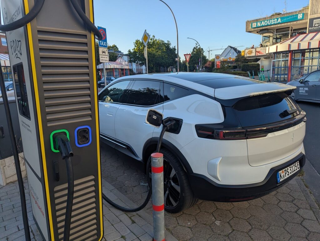 Elektro-Style trifft Familienalltag: Unsere zwei Wochen mit dem Polestar 3 (2025) 13 polestar 3 2025 laden min