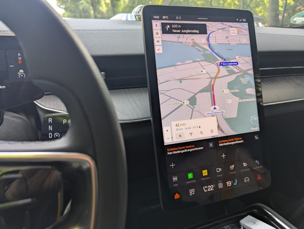 Elektro-Style trifft Familienalltag: Unsere zwei Wochen mit dem Polestar 3 (2025) 14 polestar 3 2025 tablet