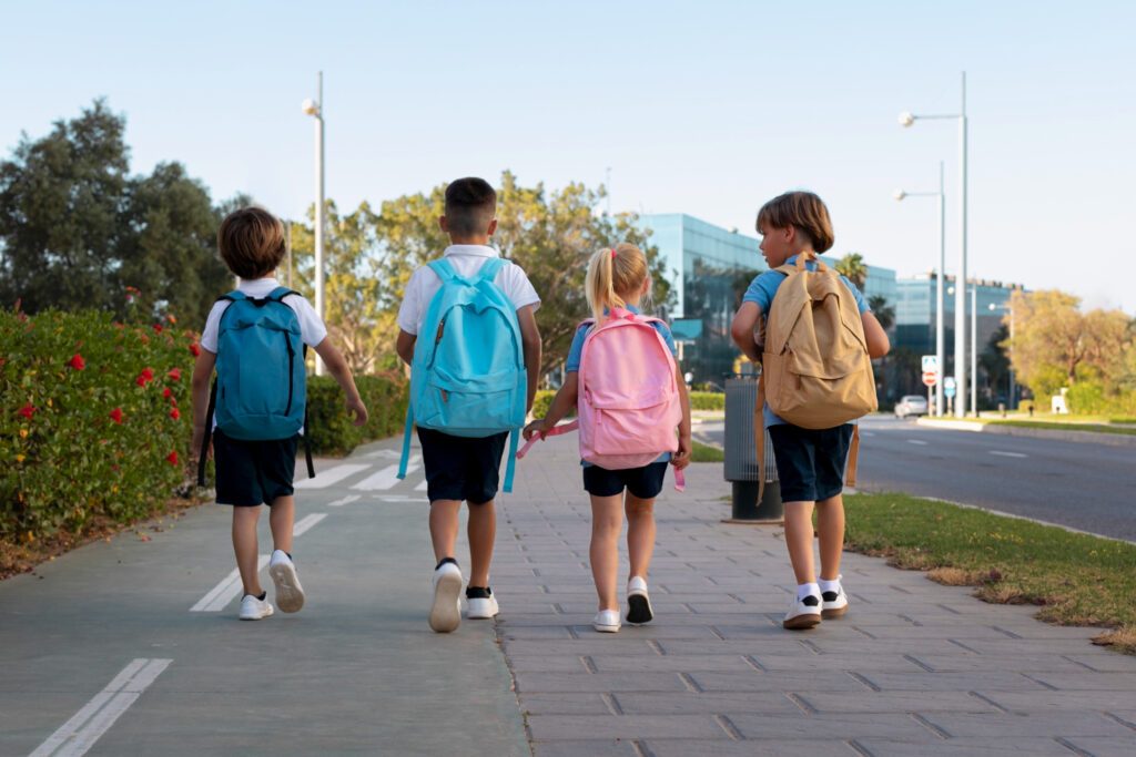 Der Schulweg in Gruppen und zu Fuß ist deutlich besser als das Elterntaxi