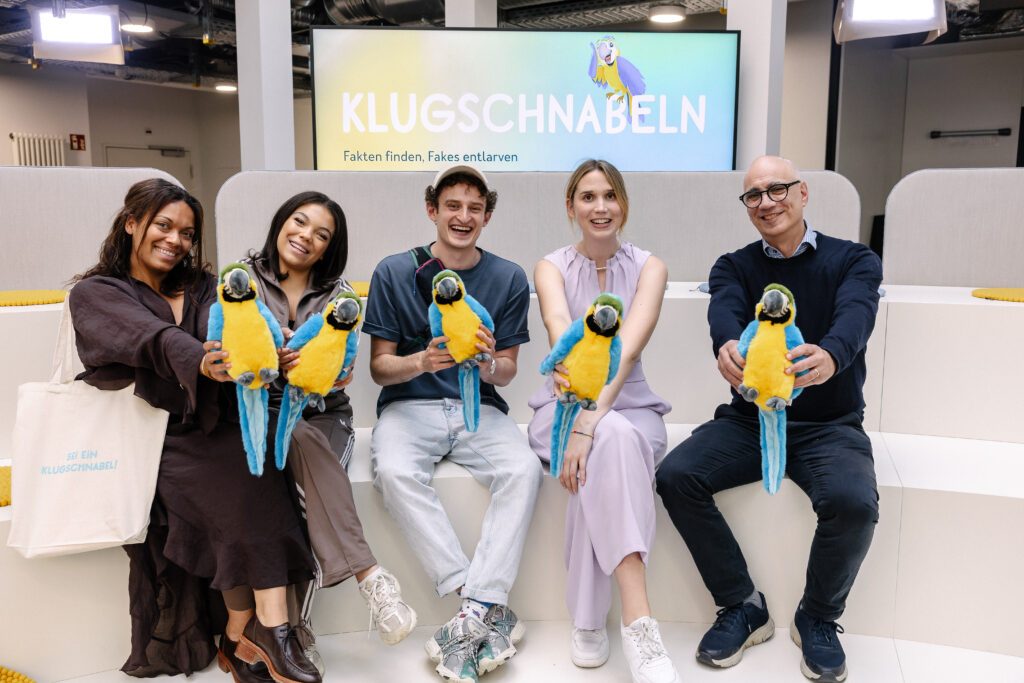 Von TikTok bis Schulhof: So lernen Kinder, Fakten von Fakes zu unterscheiden 6 12126 picturealliance