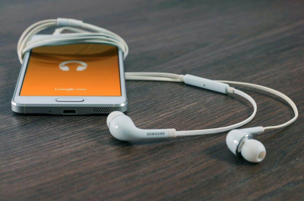 Von TikTok bis Schulhof: So lernen Kinder, Fakten von Fakes zu unterscheiden 7 Der Klugschnabeln-Podcast hilft Kindern, Fakten zu erkennen