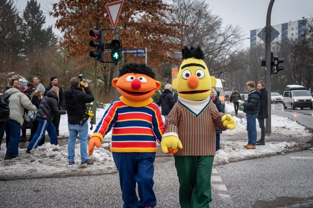 Ernie und Bert gibt's in Hamburg nun als Ampelmännchen