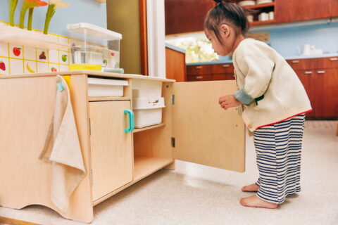 Lovevery Spielkueche Kind 1