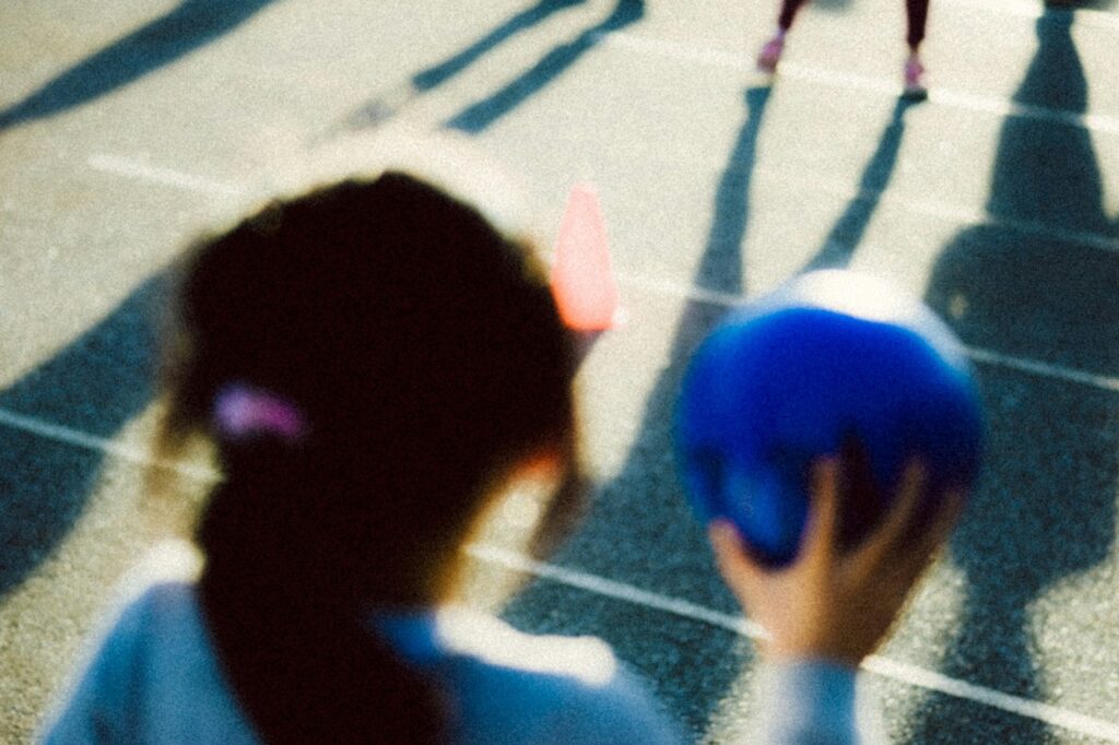 Sicher und frei bewegen - Kontaktlinsen im Schulsport 6 Kontaktlinsen können Kindern beim Schulsport helfen.