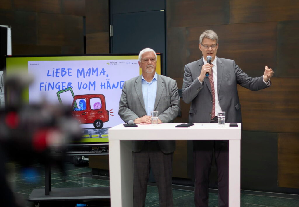 „Rasen ist doof!" – Jetzt gestalten Kinder Deutschlands Autobahnplakate 8 Autobahnplakate Pressekonferenz 2 1