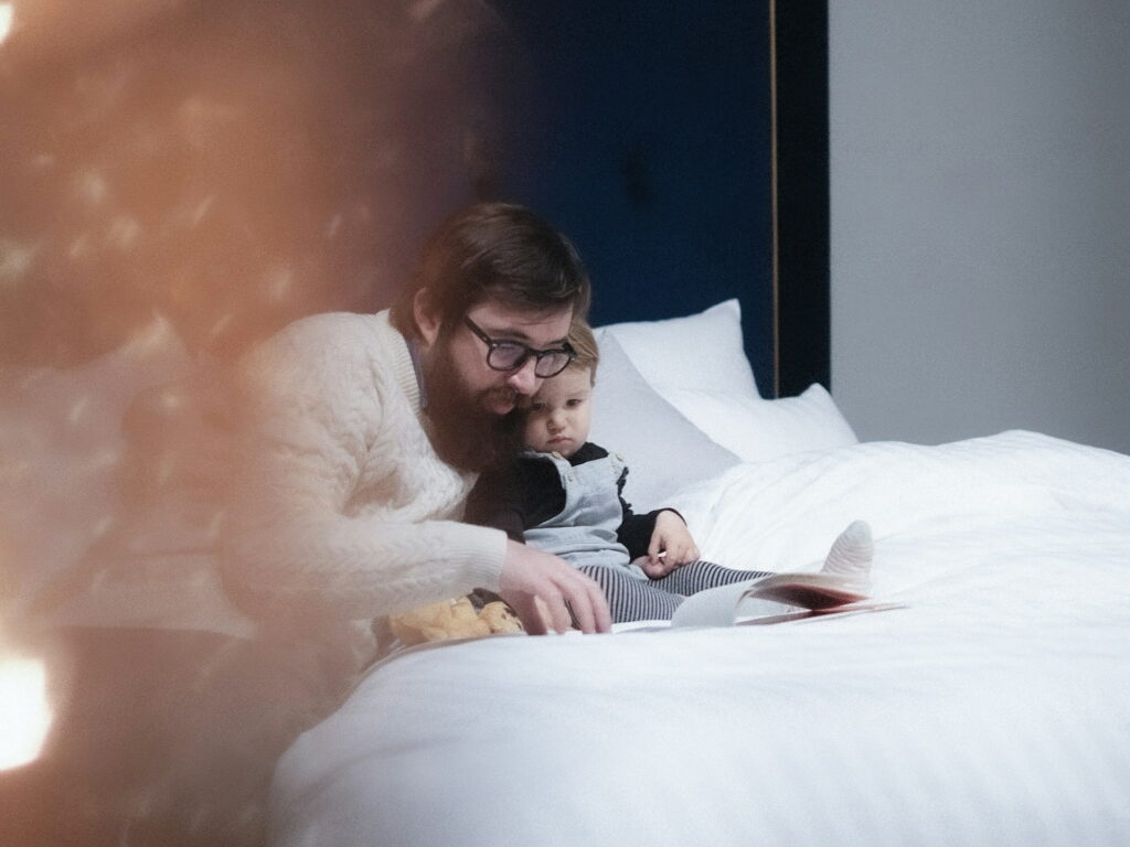 Analog, gelassen, alltagstauglich – die Parenting-Trends 2026 im Väter-Check 8 iulia mihailov YU5x9K1wN3M unsplash 1
