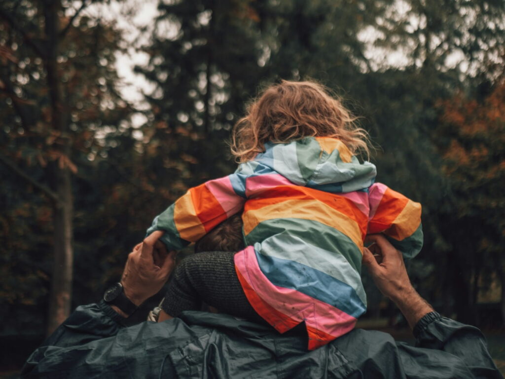 Analog, gelassen, alltagstauglich – die Parenting-Trends 2026 im Väter-Check 6 Gemeinsame Zeit vor der Tür gehört zu den Parenting-Trends 2026