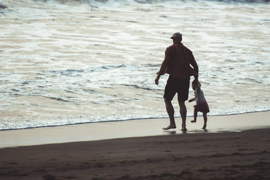 Schulpflicht, Reiseapotheke, Versicherung - Der Sommerurlaubs-Check für Familien 8 tim mossholder mX72V78jZJo unsplash 1