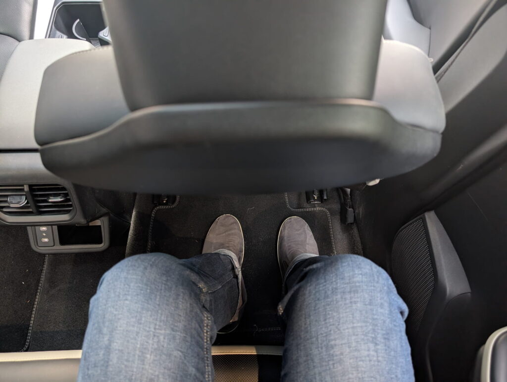 Goldfingers Ride – Testfahrt mit dem Kia K4 GT-Line in den Familienurlaub nach Dänemark 14 KIA K4 1.6 T-GDI Beinfreiheit hinten