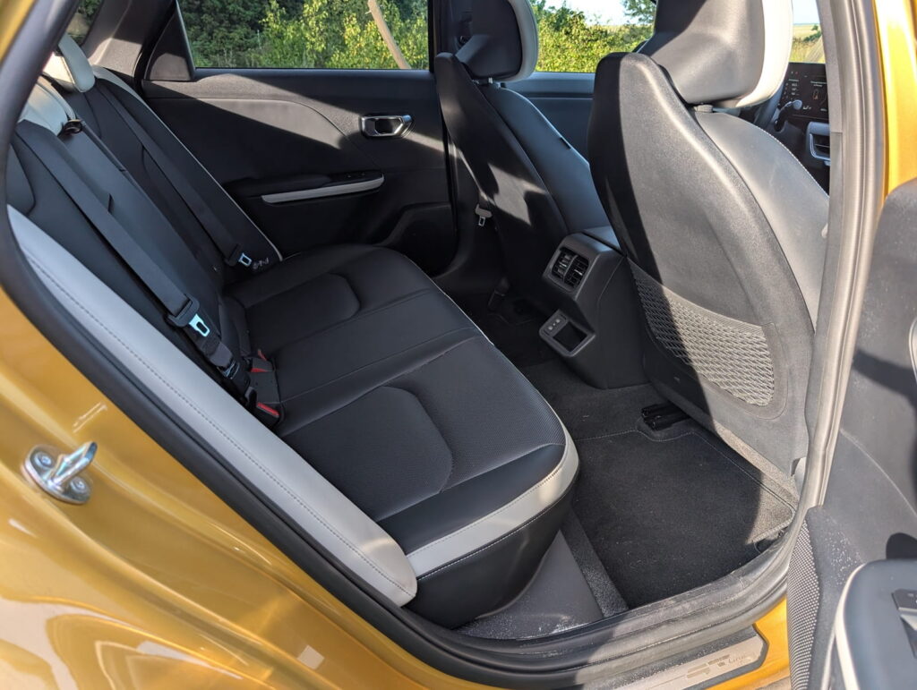 Goldfingers Ride – Testfahrt mit dem Kia K4 GT-Line in den Familienurlaub nach Dänemark 15 KIA K4 1.6 T-GDI Rückbank