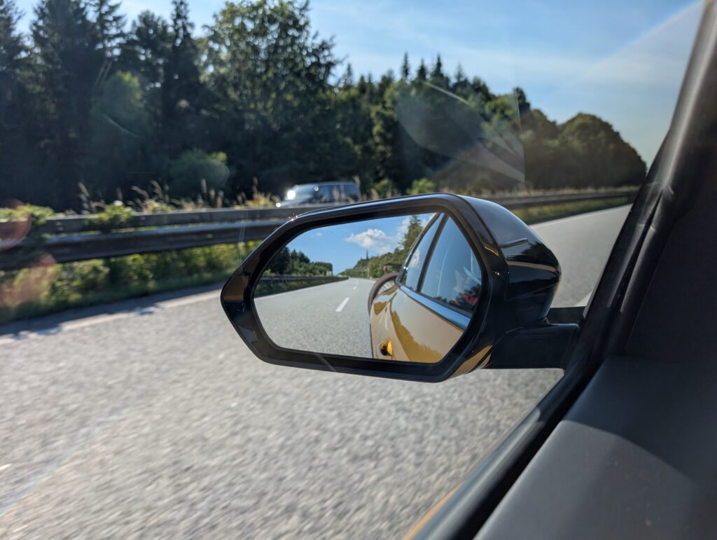 Goldfingers Ride – Testfahrt mit dem Kia K4 GT-Line in den Familienurlaub nach Dänemark 10 KIA K4 1.6 T-GDI Rückspiegel