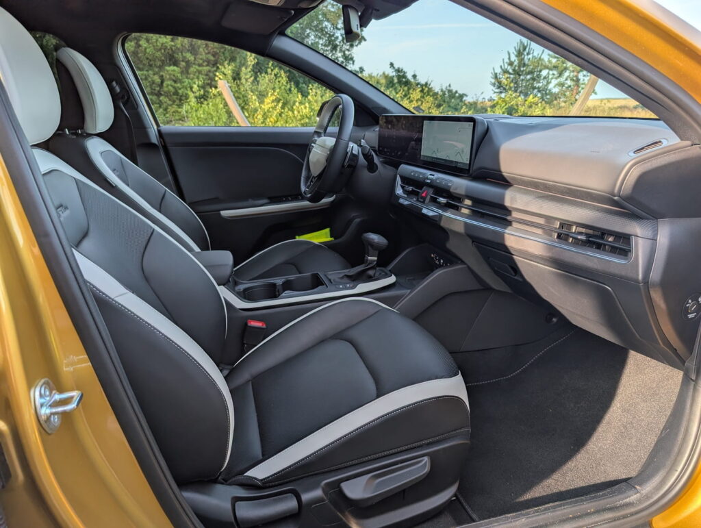 Goldfingers Ride – Testfahrt mit dem Kia K4 GT-Line in den Familienurlaub nach Dänemark 9 KIA K4 1.6 T-GDI Vordersitze
